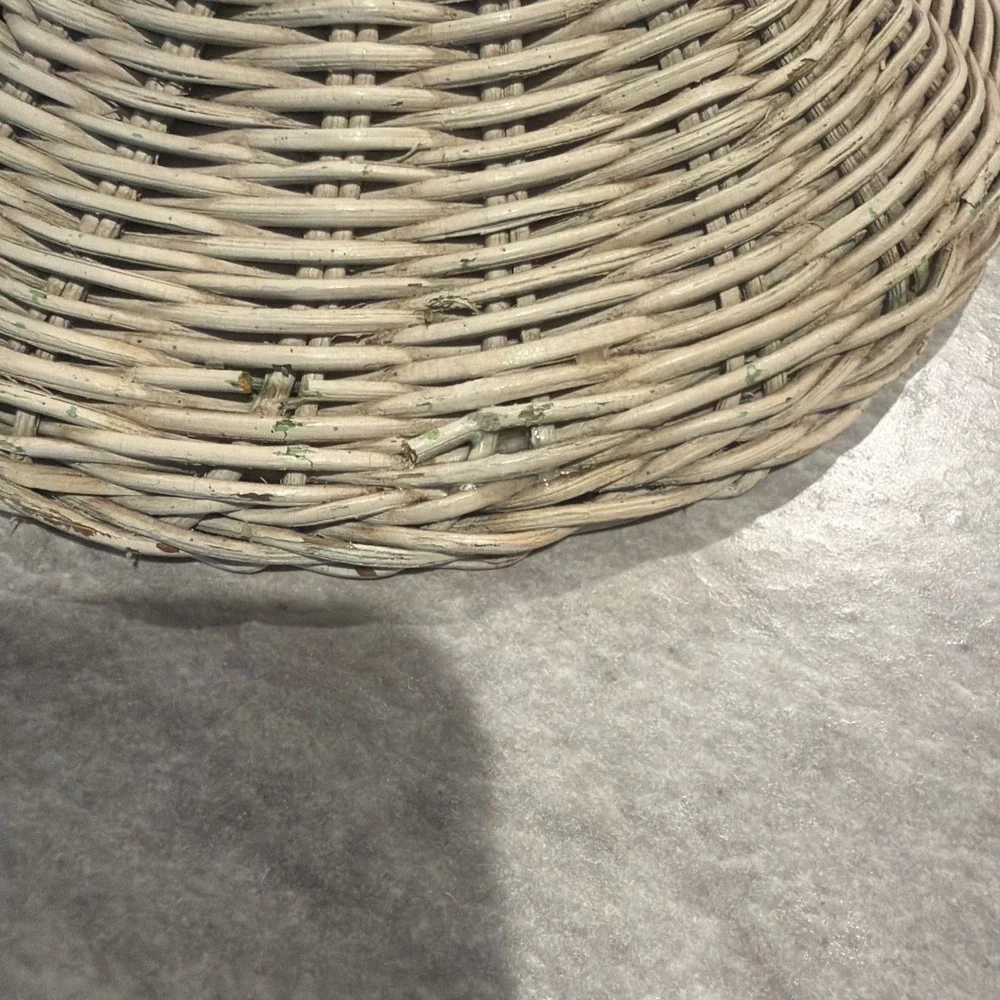 Vtg White Wicker 3 Ring Freestanding Table Top Towel Holder 16